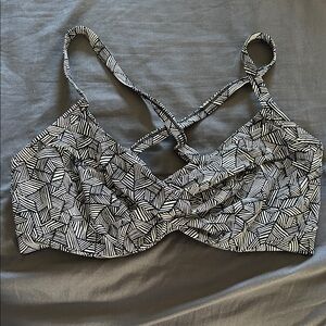 Athleta brand Women's Black and White Patterned bikini top